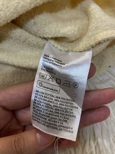 H&amp;M Cropped butter Yellow Sweatshirt