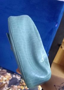 BAGGIT Chic Mint Croc-Embossed SHOULDER SLING Bag
