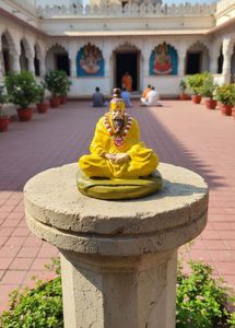 premanandji maharaj Showpiece Idol