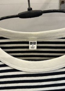 UNIQLO Ribbed Crew Neck T-Shirt