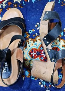 Stylish Black and Tan Flat Sandals