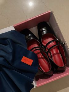 (kelly rear window)Chic Mary Jane heels