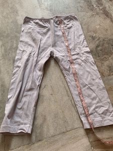 2 Comfortable White Leggings with Ruffled Hem
