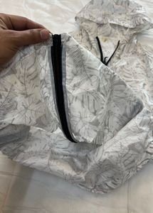 Lightweight Leaf Print upper Jacket