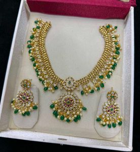 Exquisite Kundan Necklace & Earring Set