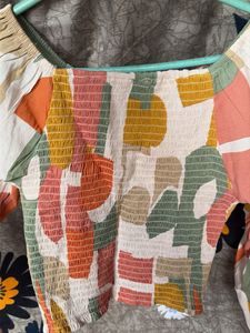 Colorful Abstract Print Tie-Front crop top💗🌸
