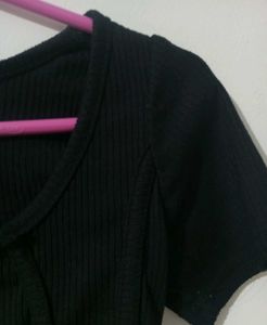 Black Crop Top - Trendy &amp; Versatile