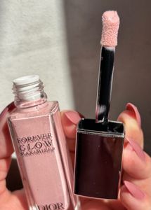 Dior Forever Glow Maximizer highlighter :- pink