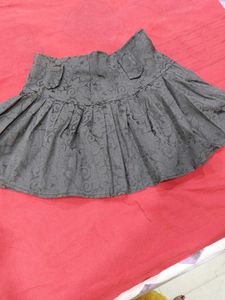 Chic Grey Floral Pleated Skirt