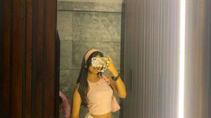 Cute Pink Crop Top Outfit