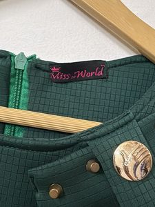 Elegant Green Sleeveless Dress