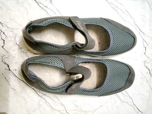 Comfortable Gray Mary Jane Shoes