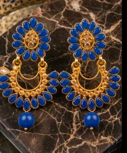 stunning blue earing