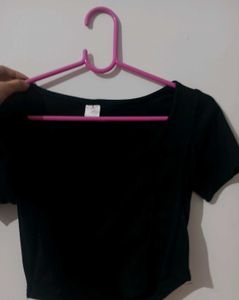 Black Crop Top - Trendy & Versatile