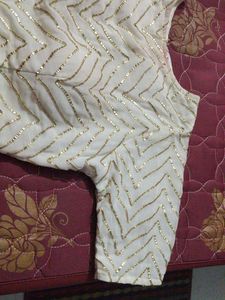 Elegant White Blouse with Gold Accents size M