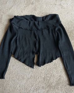 Black off shoulder ZUDIO top