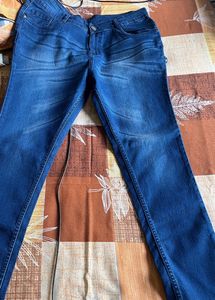 Zush Strechable Jeans - size 38. Unused