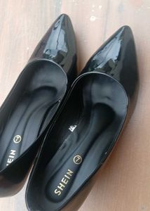 hot glossy Black Patent Pointed Toe Heels