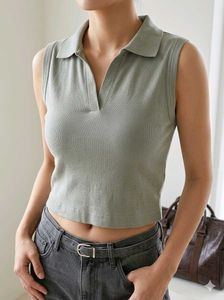 Outryt Sleeveless Polo Crop Top