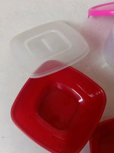 2 Pairs Of Plastic Containers For Snacks