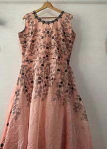 Peach Embroidered Sleeveless kurta set XXL