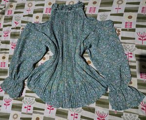 Floral Print off shoulder Pleated top