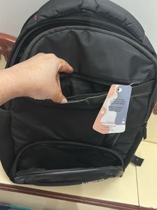 New- Backpack 🎒with 5 zip pockets