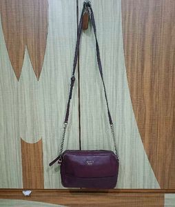 Stylish Guess Crossbody Bag (BUY in coins)