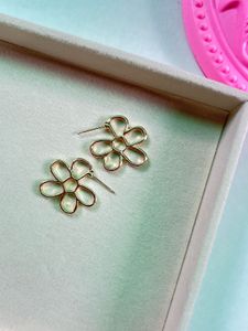 Gold Flower Earrings -  Delic