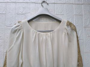 New with tag Chic Off-White Peplum Top