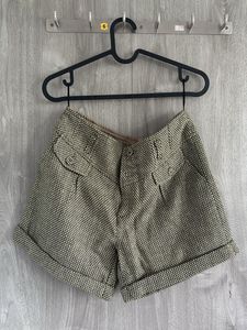 Stylish Patterned Shorts with Cuffs