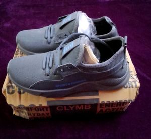 NEW NO USED CLYMB SPORTS SHOES FOR MAN. COLOUR-GRA