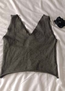 Chic Grey V-Neck Cropped Knit Top