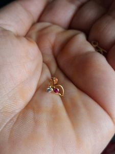 Elegant Gold Nose Pin