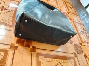 Chic Dual-Tone Hobo Bag