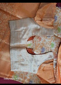 Elegant Floral Pattern Saree with Blouse