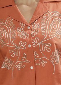 oragnge short shirt