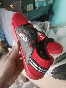 NEW NO USED PULIVE SNEAKERS SHOES FOR MEN AND WOME