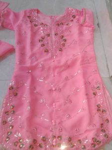 beautiful pink suit with dupatta .padosi girl geor