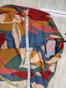 Vibrant Tropical Leaf Print Button-Up Shirt