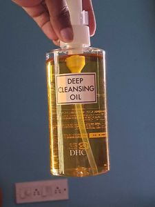 DHC Deep Cleansing Oil