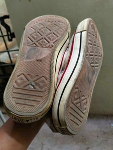 converse like white shoes