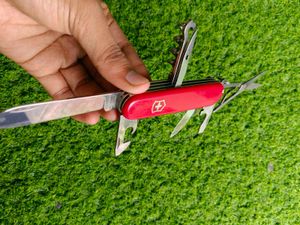 VICTORINOX CLIMBER SWISS ARMY KNIFE – RED