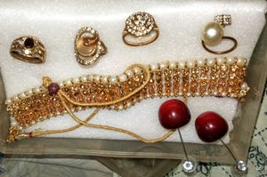 Exquisite Pearl and Gold Choker Necklace Set