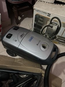 Forbes Vacuum Cleaner - Silver
