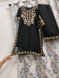 beautiful black kurta set with white dupatta