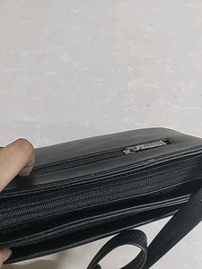 Chic Black Cara Crossbody Bag