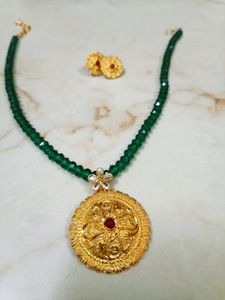 Beautiful Green Diamond Cut Beads Necklece Set