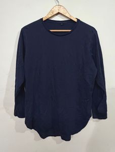 Uniqlo Men's Navy Blue T-Shirt