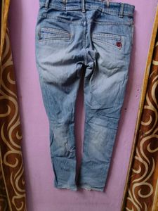 Light Wash Ripped Jeans